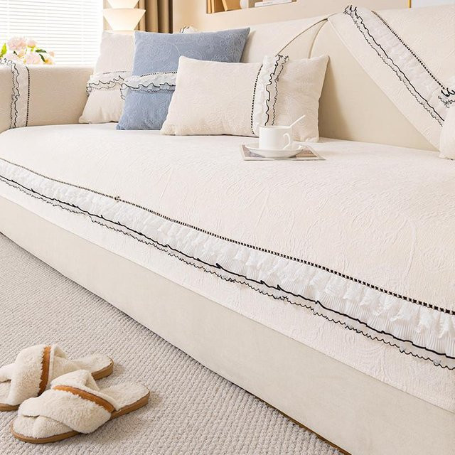 Rutschfester Chenille Sofabezug mit Spitze in Beige, B/H: 70 x 70 cm - Bild 1