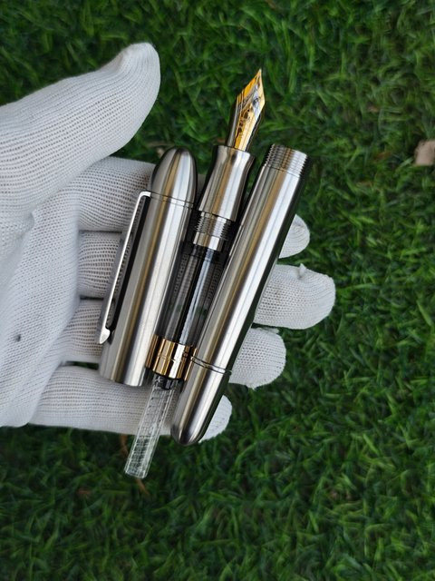 Jinhao Füllfederhalter aus Titan und Metall in Silber mit BOCK Feder für professionelles Schreiben, Länge: 15,5 cm - Bild 1