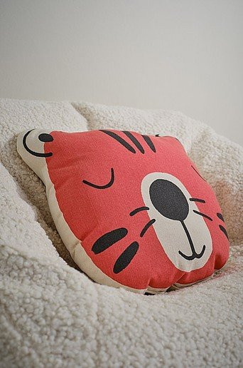 Jotex Dekokissen Tiger mit Grafikprint in Rot, B/B: 40 x 40 cm - Bild 1