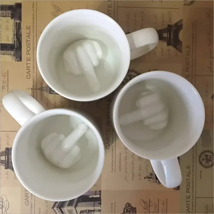Raise Up Yours Keramiktasse mit Mittelfinger-Motiv in Weiß, personalisierbar und lustig für Kaffee oder Tee - Bild 4