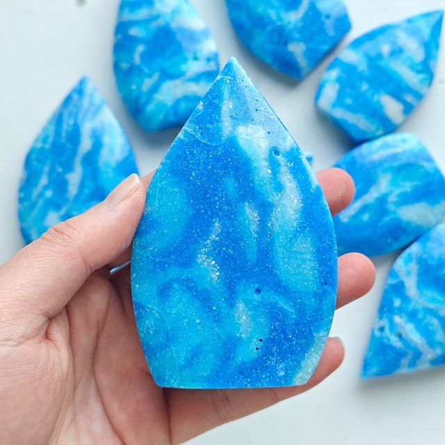 CrystalHola Larimar Tropfen Ornament in Blau-Weiß mit Marmorierung - Bild 1