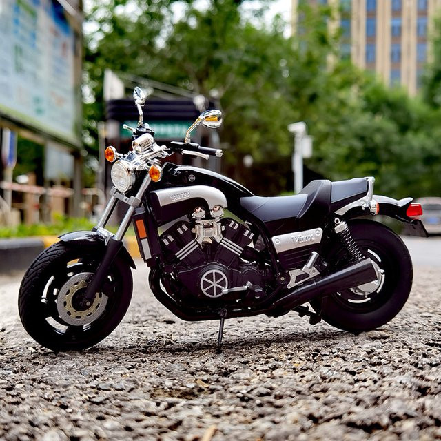 Maisto Yamaha Vmax Motorrad Modell, 1:12, Metall, Rot - Bild 1