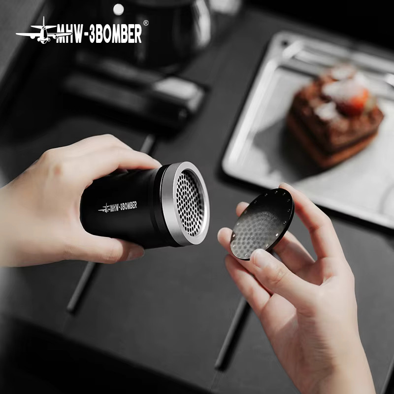 MHW-3BOMBER Shark Powder Shaker in Schwarz mit magnetischem Aluminiumdeckel und drei austauschbaren Mesh-Sieben für Kaffee-Zubehör - Bild 4