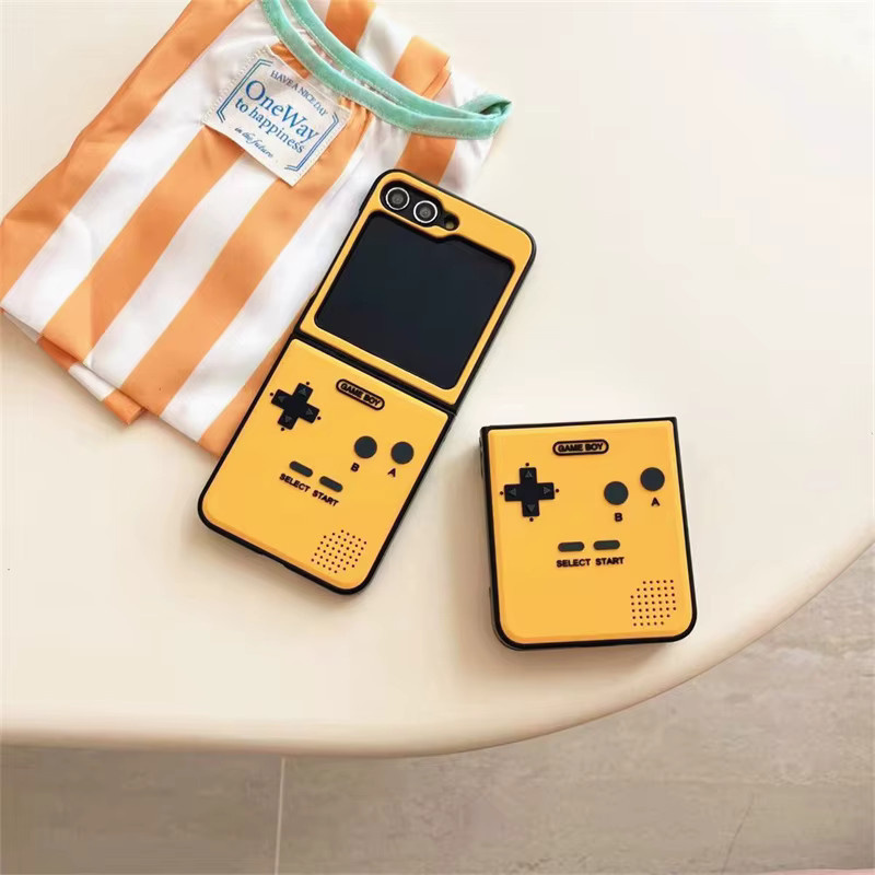 Samsung Galaxy Z Flip 6 Handyhülle im 3D Game Boy Design aus hartem PC, stoßfeste Rahmenabdeckung, Gelb - Bild 5