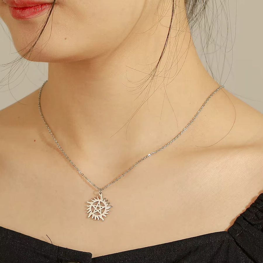 Cazador Halskette Sonnenrad Pentagramm Charm, Edelstahl, Silber, Unisex - Bild 2