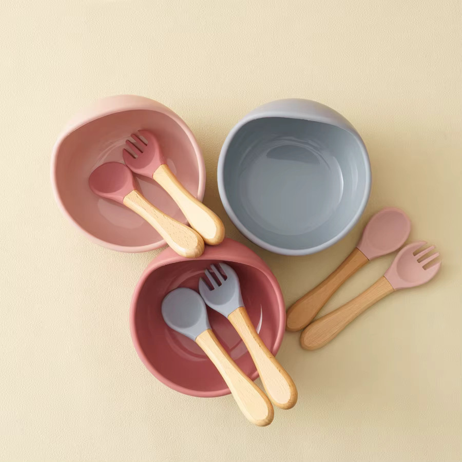 3-teiliges Baby Fütterungsset aus Silikon mit Saugschüssel und Holzbesteck - Bild 2