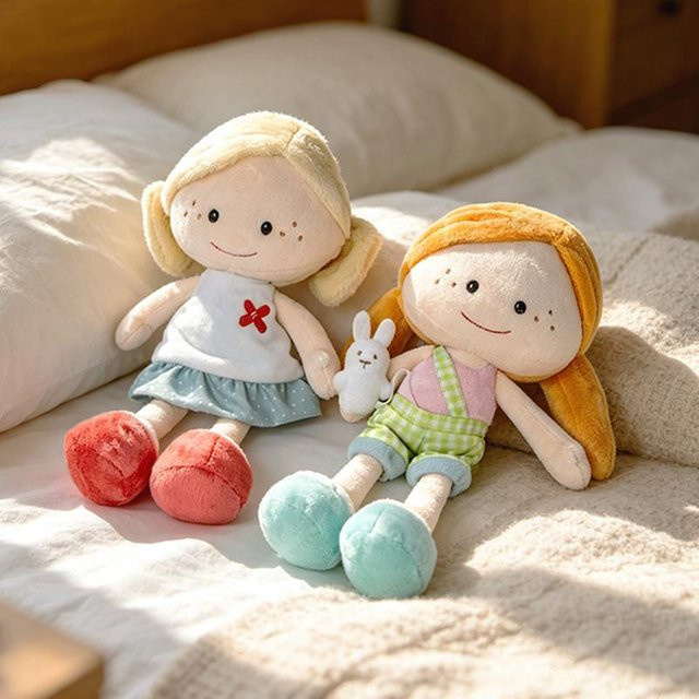 Yiran Health & Beauty Das kleine Mädchen Plüschpuppe, ab 1 Jahr - Bild 1