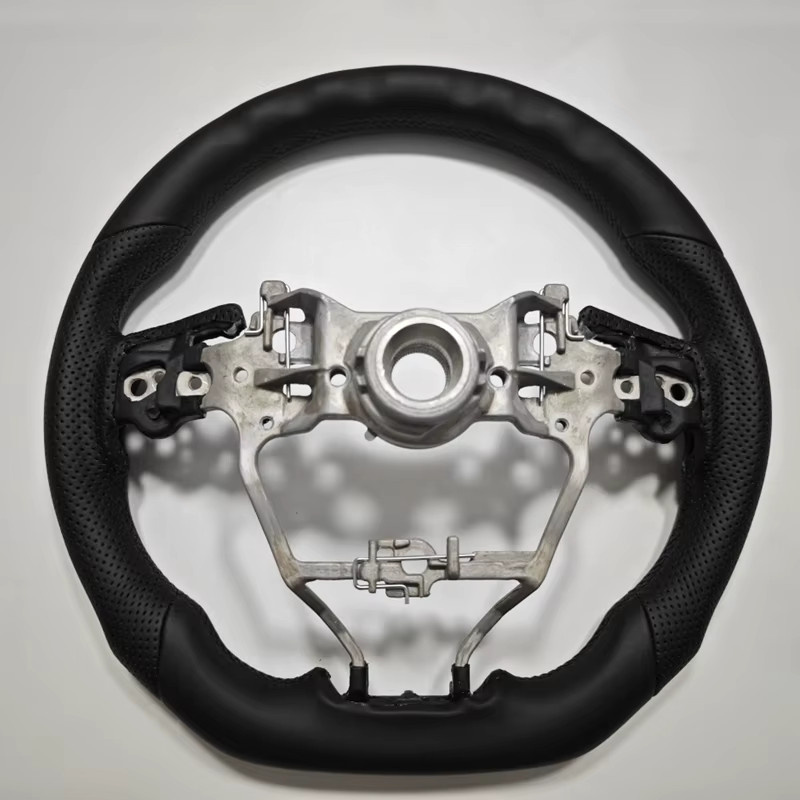 Schwarzes perforiertes Lederlenkrad von CARTRIMHOME für Toyota RAV4 2019–2024 und Camry 2018–2023 - Bild 3