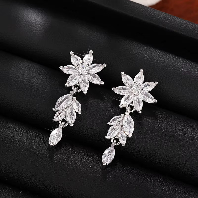 Huitan Fresh Style Ohrringe, Blumen-Design, CZ, Damen - Bild 2