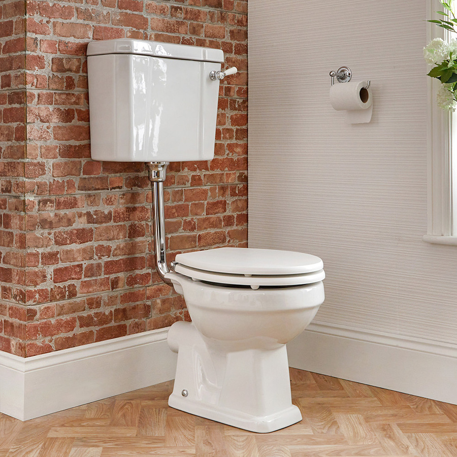 Hudson Reed Richmond WC-Set zur Bodenmontage in Weiß mit Spülkasten und Sitz in Holz-Optik, B/T/H: 66,0 x 47,4 x 98,5 cm - Bild 1