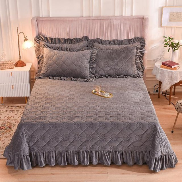 Yiran Furniture Winterbettwäsche Set aus weichem Samt mit Rüschen und Karomuster inklusive 2 Kissenbezügen, B/T/H: 48 x 74 cm (Kissenbezüge) - Bild 1