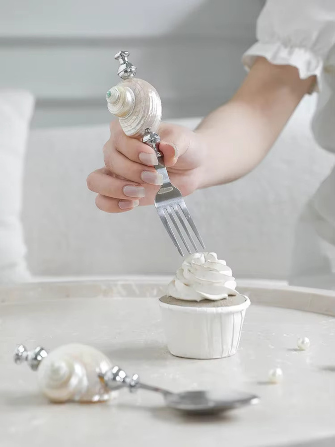 Ahunderjiaz-Light Luxus-Dessertgabel aus poliertem Edelstahl in Silber mit natürlicher Muschelschale - Bild 2