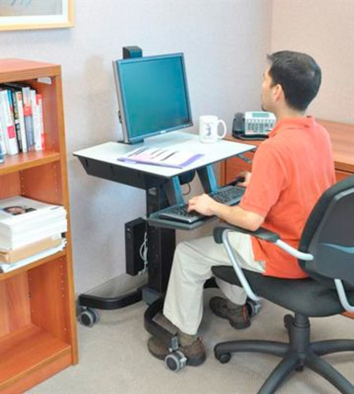 Ergotron WorkFit-C Single HD Steh-Sitz-Arbeitsplatz mit höhenverstellbarer Arbeitsfläche, Monitorarm und Tastaturablage in Schwarz-Grau - Bild 3