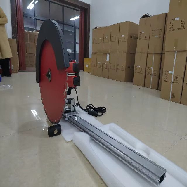 Elektrische Betonkreissäge 5500W mit 650mm Sägeblatt in Rot für Wand- und Nutfräsarbeiten - Bild 3