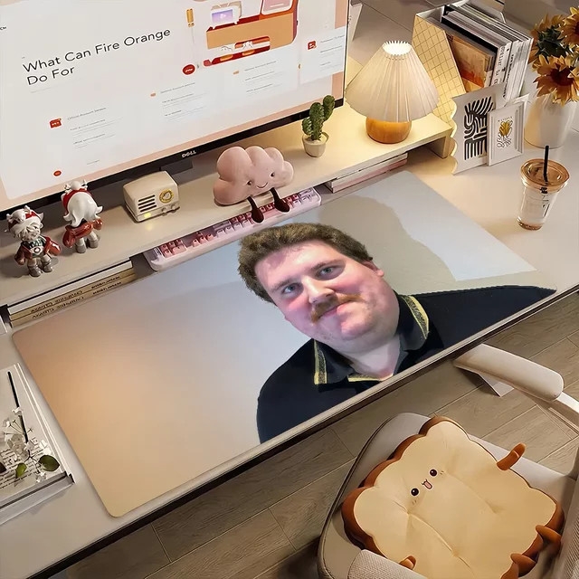 Großes Mauspad mit Rainer Winkler Drachenlord Motiv, rutschfeste Gamer-Computermatte für Schreibtisch und Laptop, Mehrfarbig - Bild 1