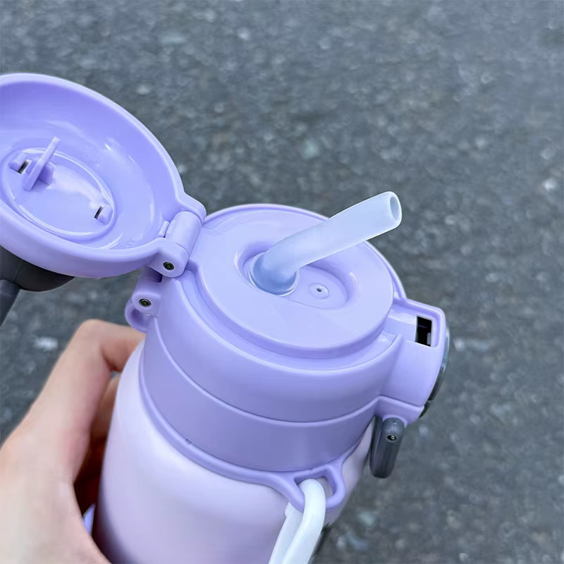 Sanrio Kuromi Edelstahl Isolierbecher in Lila mit Umhängeriemen, 500 ml tragbare Wasserflasche für Outdoor und Sport - Bild 2