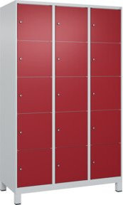C+P Schließfachschrank Classic PLUS mit 3 Abteilen und Füßen, Farbe Grau mit rubinroter Front, B/T/H: 120 x 50 x 195 cm - Bild 1