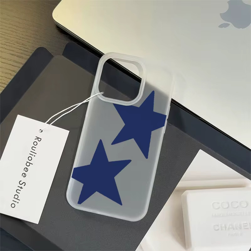 Stoßfeste iPhone Handyhülle von Apple mit blauem Sternenmuster, transparent und mattiert - Bild 4