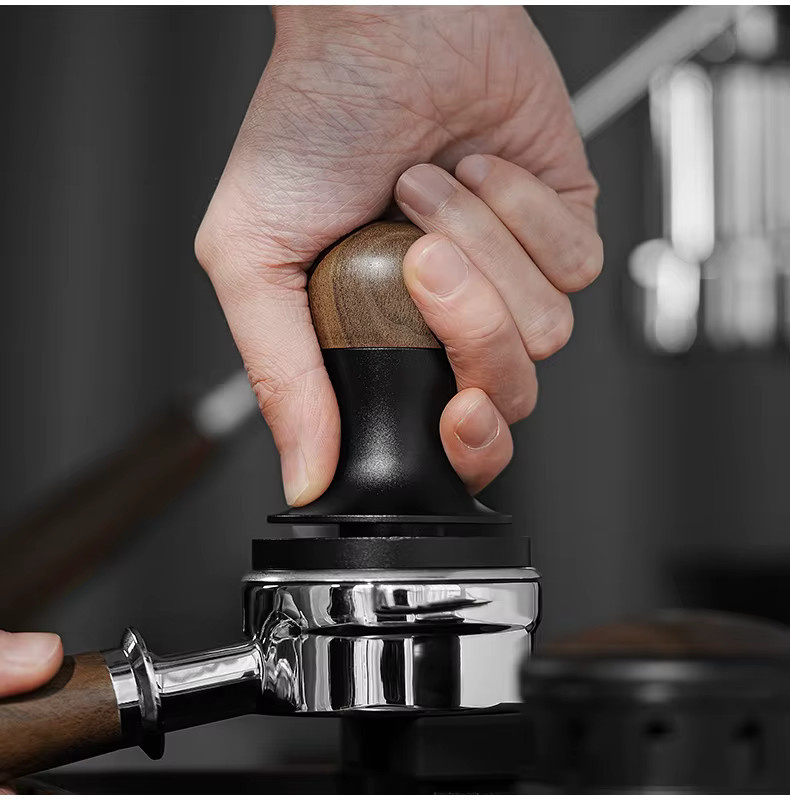 MHW-3BOMBER Espresso Tamper mit konstantem Druck aus Holz für flache Siebträger, Durchmesser: 45,5 mm bis 58,5 mm - Bild 1