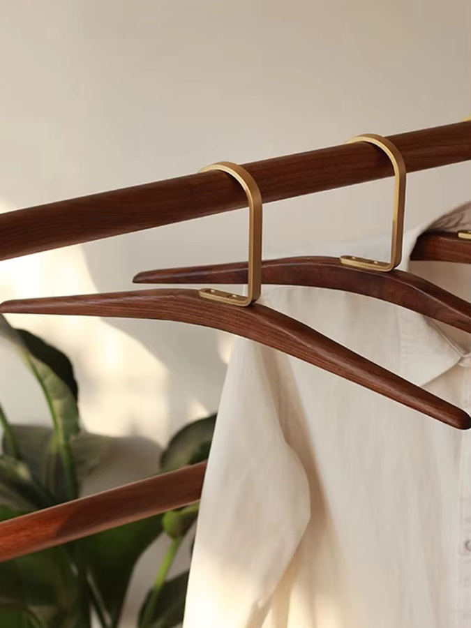 Oeny Kleiderbügel aus Holz in Braun zur platzsparenden Aufbewahrung von Kleidung und Shirts - Bild 6