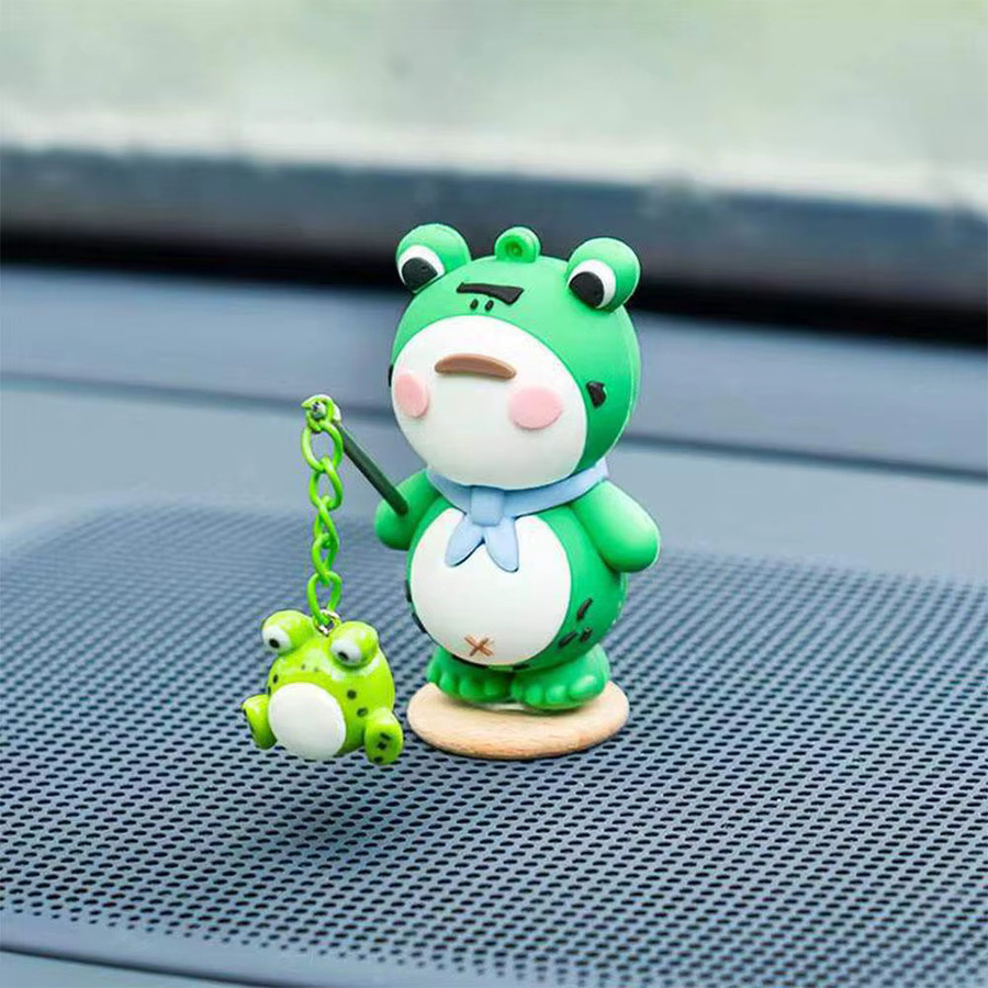 7er Set eelhoe Einsamer Frosch Nachtleuchtende Cartoon Auto Dekoration und Schreibtisch Ornament in Grün - Bild 3