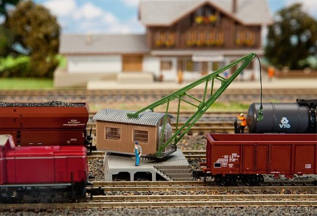 Faller Lastenkran, Fahrzeuge, 1:87 (Spur H0), Kunststoff, Bunt / Mehrfarbig - Bild 1
