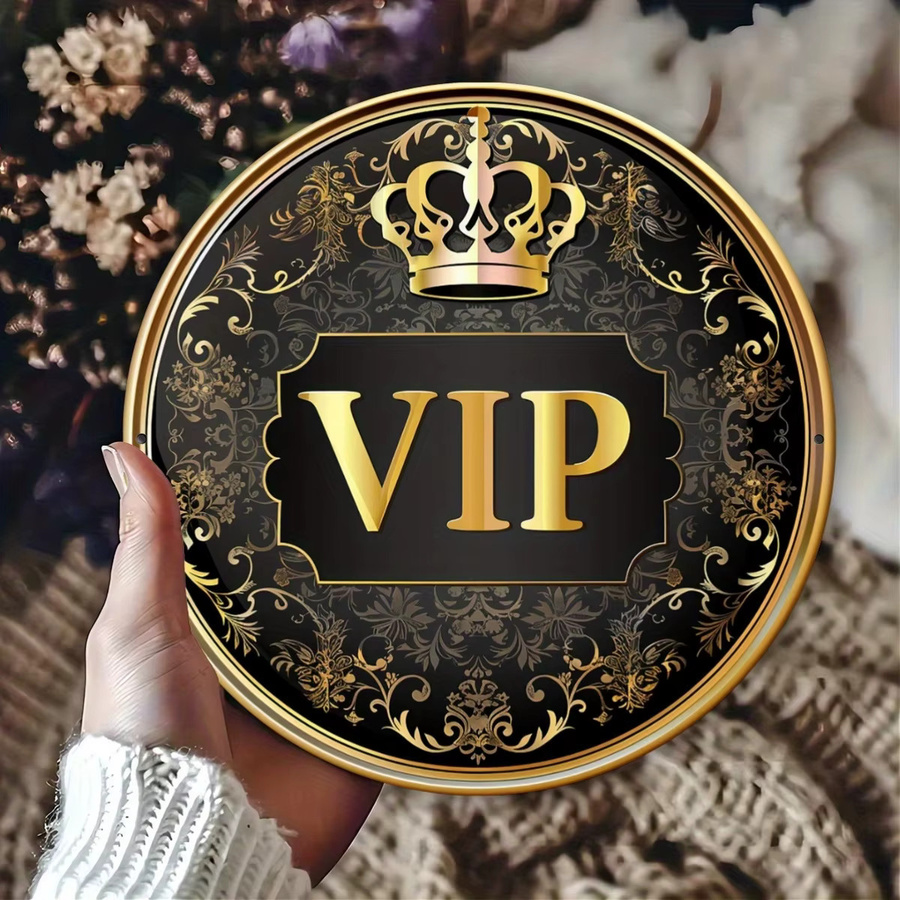 Vintage VIP Crown Metallschild von Potdemiel in Gold mit geometrischem Design zur Dekoration von Home-Office und Garten - Bild 2
