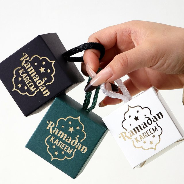 10er Set Geschenkboxen aus Papier mit Diamant-Eid-Motiven und Griffen, Farbe: Weiß, B/T/H: 5,5 x 5,5 x 5,5 cm - Bild 1