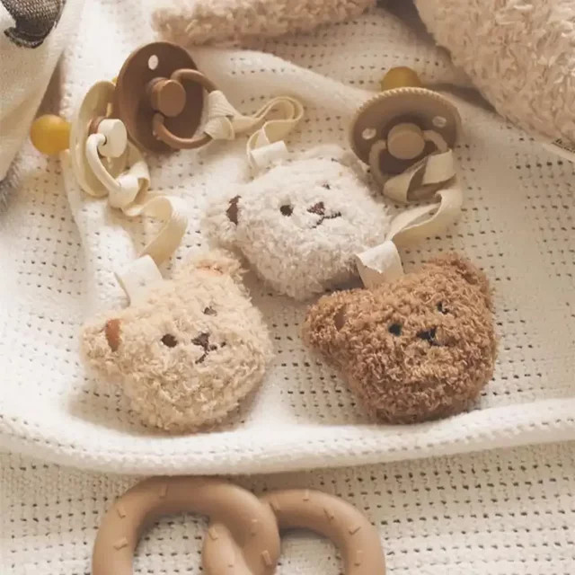 Bestickter Teddy-Schnullerhalter mit Bärengesicht und Mond in Beige für Babys und Kleinkinder - Bild 1