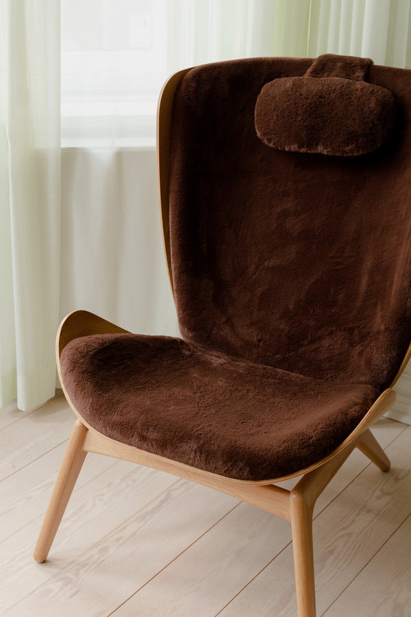 UMAGE Neck Rest Kissen konturiert in Braun - Bild 3