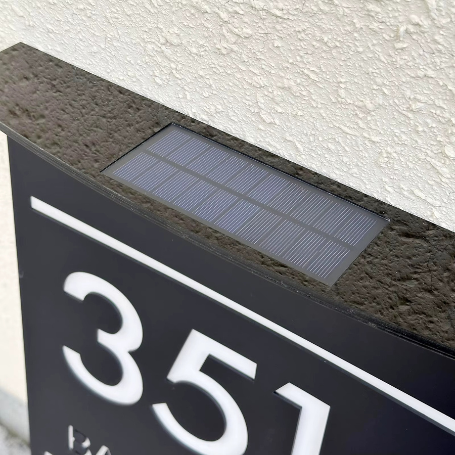 Personalisiertes Solar LED Hausnummer Schild aus Acryl von Bobobird WoodenArt Store, Wandmontage - Bild 3