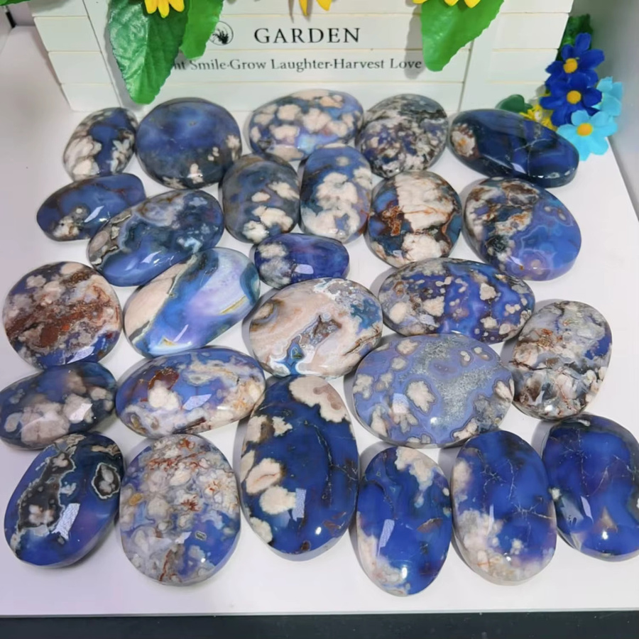 CrystalHola Achat Kristall-Handstein mit blauem Blumen-Motiv und beige Sakura-Kirschblüten-Design - Bild 5