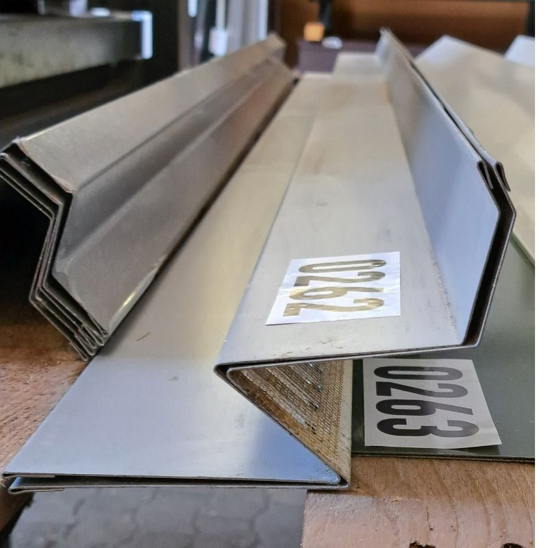 Selbstentlüftender Wandanschluss aus Aluminium von Friedrich von Lien AG in Weißaluminium RAL 9006, Länge: 2,00 m - Bild 1