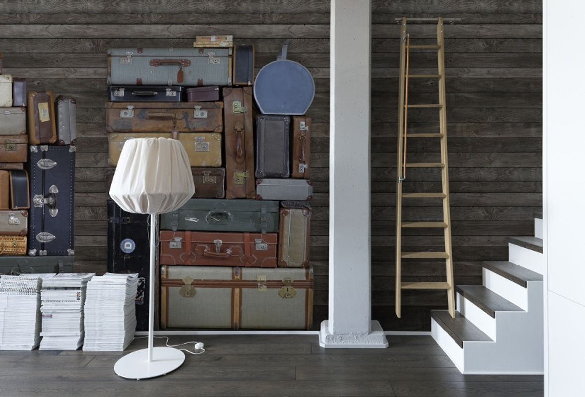 Rebel Walls Wandtattoo Mural Stacked Suitcases Pile in Braun und Multicolour im Vintage-Stil - Bild 2