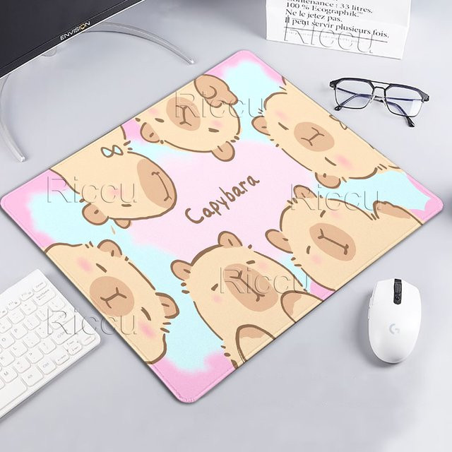 Riccu Mauspad mit Cartoon-Capybara Design in Multicolour, rutschfeste Schreibtischunterlage für Gamer und Büro - Bild 1