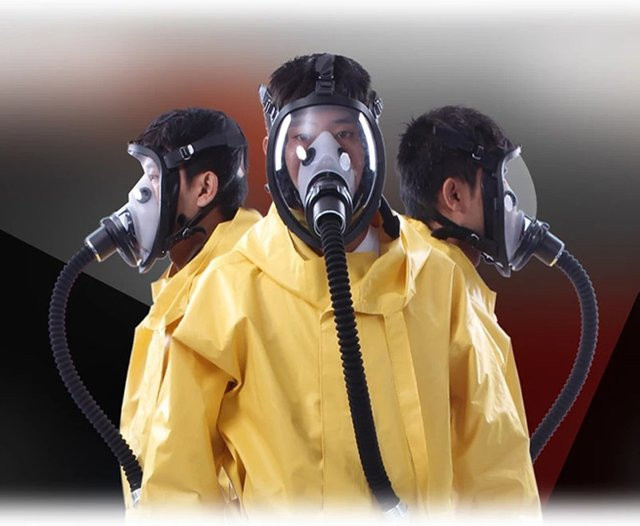 Luftgespeiste Vollgesicht-Gasmaske mit elektrischem konstanten Luftstrom als Atemschutzgerät in Schwarz - Bild 1