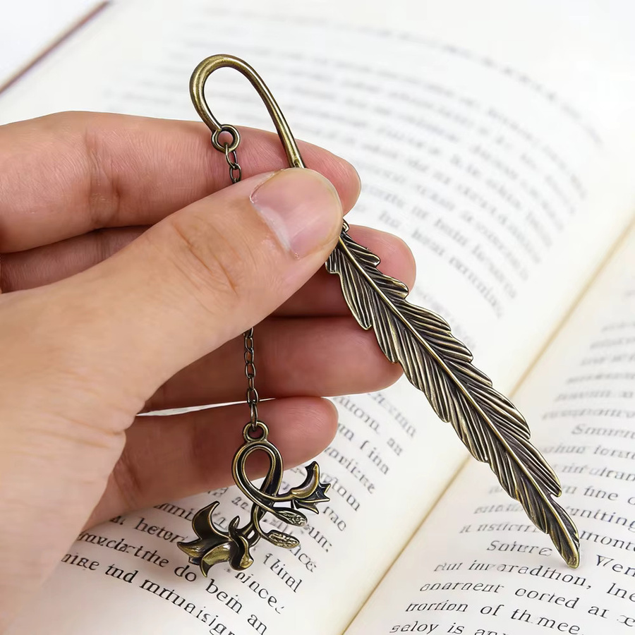 Vintage Metall-Lesezeichen in Bronze mit Feder und Blumenanhänger für Bücher und Tagebücher - Bild 2