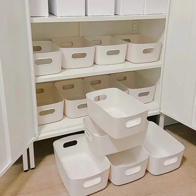 10er Set Kunststoff Aufbewahrungsboxen mit Deckel in Weiß zur Organisation von Spielzeug und Kleinigkeiten - Bild 1
