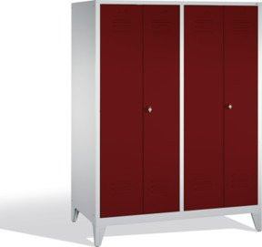 C+P Doppelspind Classic auf Füßen mit 4 Abteilen, Front Rubinrot, Korpus Lichtgrau, H: 185,0 cm, B: 159,0 cm, T: 50,0 cm - Bild 1