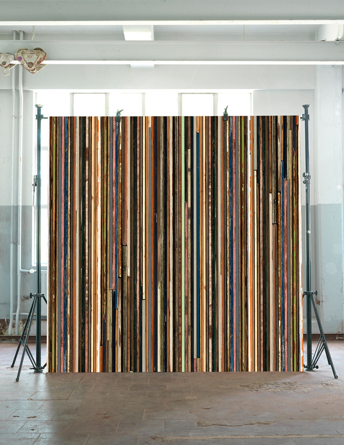NLXL Tapete Scrapwood Design in Braun und Multicolour, Vliesmural mit Streifenmuster, PHE-15 - Bild 2