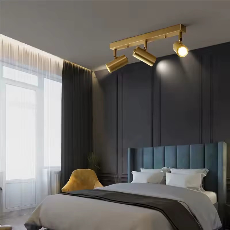 KINLAMS Moderne Deckenleuchte aus Metall mit 3 drehbaren Spots in Gold/Messing zur Oberflächenmontage - Bild 2