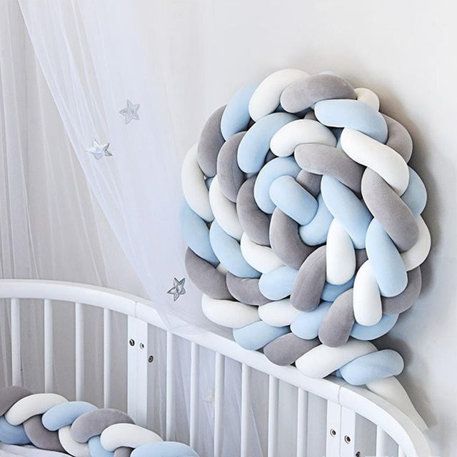 Gala Design Handgefertigter Bettschutz aus Plüsch und Baumwolle, Geflochtenes Knotenkissen für das Babybett in Blau, Style 5 - Bild 1