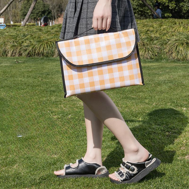 Wasserdichte Picknickmatte von Binchi Outdoor Product in Orange, tragbare Campingmatte aus Vliesstoff für den Außenbereich, B/B: 90 x 150 cm - Bild 2