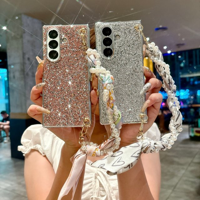 Elegante Samsung Z Fold 7/6/5/4 Schutzhülle mit Diamant-Perlen-Seidenschal-Armband und silberner Muschel-Optik - Bild 1