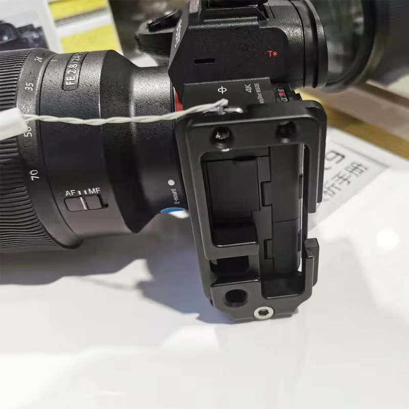 Sony Quick Release L-Platte Handgriff und Stativhalterung für A7R Mark IV in Schwarz - Bild 2