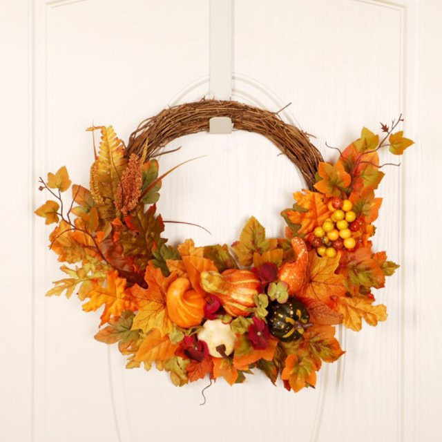 Künstlicher Herbst-Türkranz in Orange mit Kürbis, Beeren, Tannenzapfen und Ahorn aus Rattan und Textil, Durchmesser: 45 cm - Bild 1