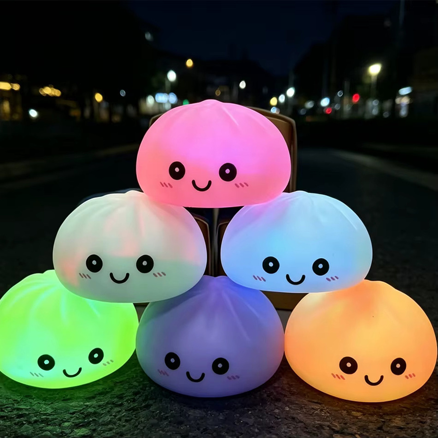 Bandai Kawaii Dumpling LED-Nachtlicht aus Silikon in Multicolour mit Farbwechsel und Touch-Funktion - Bild 4