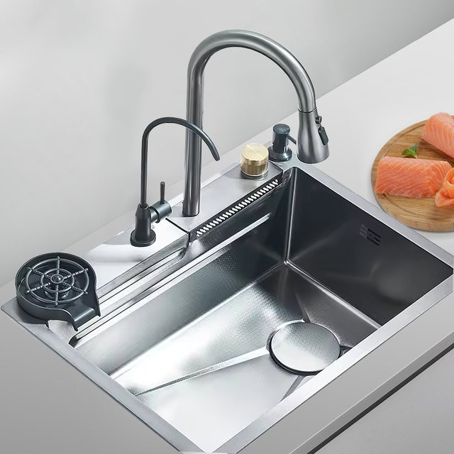 Vremota Wasserfall-Küchenspüle aus 304 Edelstahl mit Einzelbecken und integriertem Armaturenset inklusive Seifenspender, Reinwasserreiniger und Becherreiniger, B/T: 60 x 45 cm - Bild 1