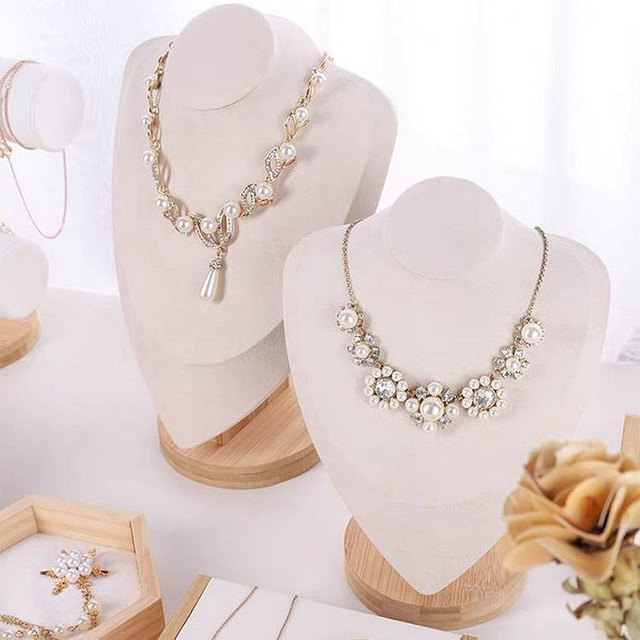 Holz-Halsketten-Präsentationsständer für Schmuck und Anhänger in Beige und Weiß - Bild 1