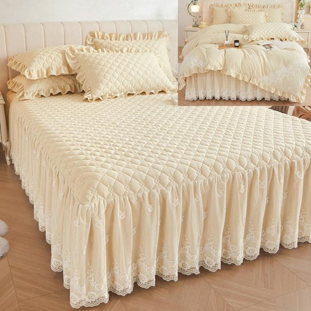 Gesteppte Tagesdecke mit Spitzenbesatz von Your Warm Home in Beige, 3-teiliges Bettwäsche-Set aus Baumwolle, B/T: 180 x 200 cm - Bild 1